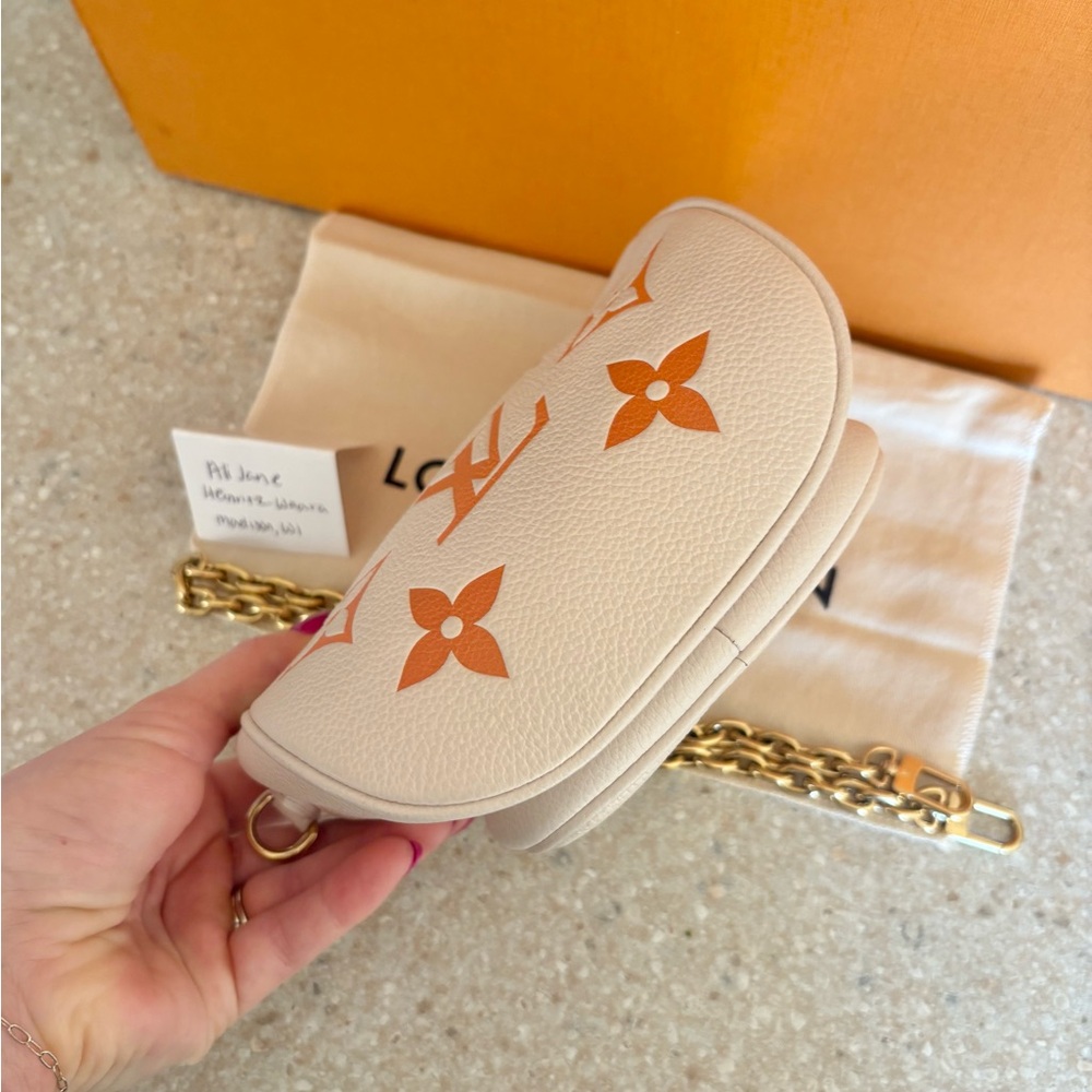 🩷sold🩷Louis Vuitton Mini Bumbag By the Pool - Picture 5 of 15